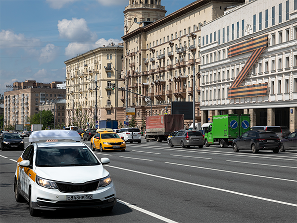 2023-12-13 RPP Moscow street with Z symbol in front of building. Image links to event page.