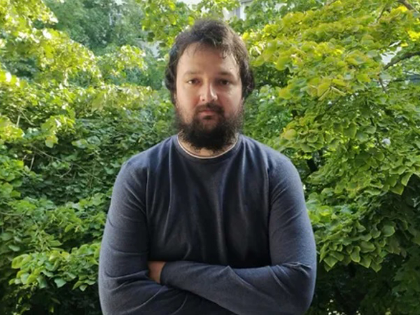 Director's headshot. Image links to event page.