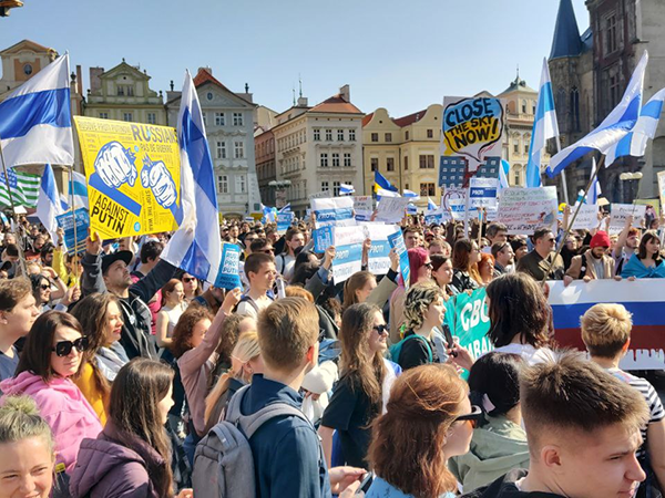 Russian emigrants protesting. Image links to event page.