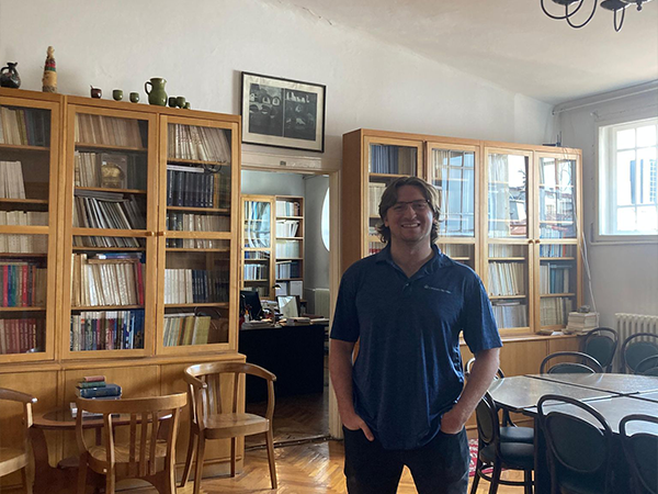 Jason Seter Spotlight Photograph of Jason Seter while on his Harriman language fellowship in Belgrade, Serbia. Leads to a student spotlight interview.