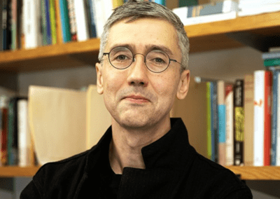 Dennis Yi Tenen Wins 2026 Lenfest Distinguished Faculty Award