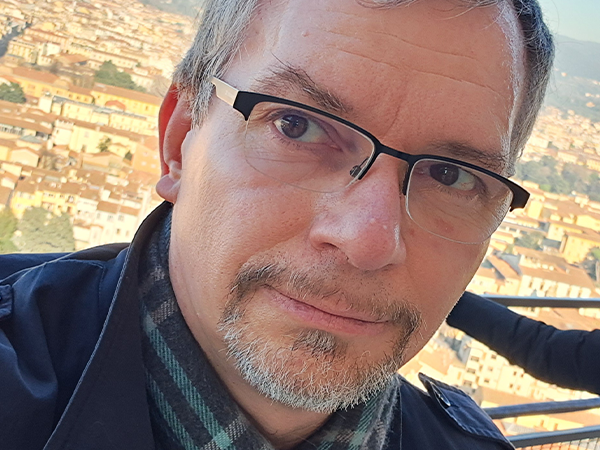 Gabor Egry Photo of Gabor Egry. Leads to a spotlight interview with him.