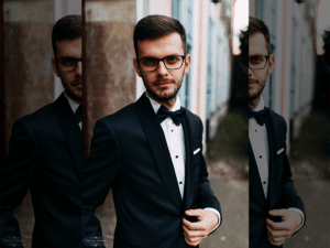 Organist's headshot. Image links to event page.