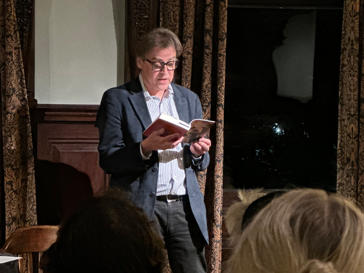 Mark Andryczyk Presents New Translation of Radio Night
